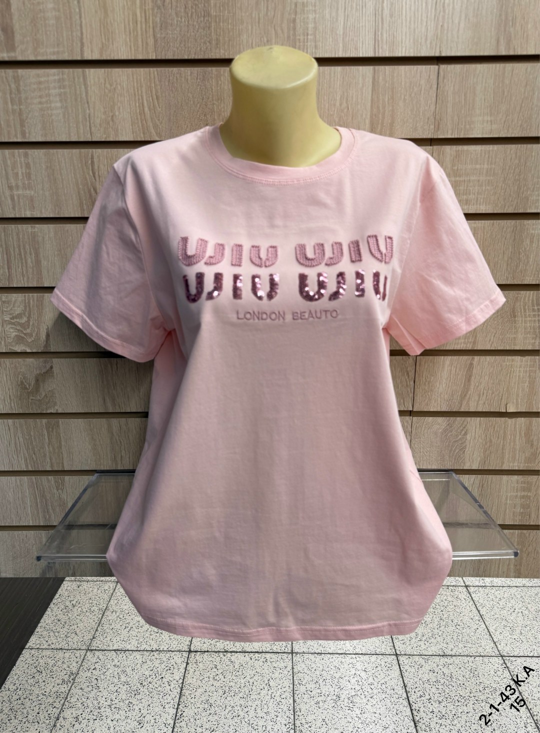 футболка на модели,футболки женская,футболки белые,базовые модели