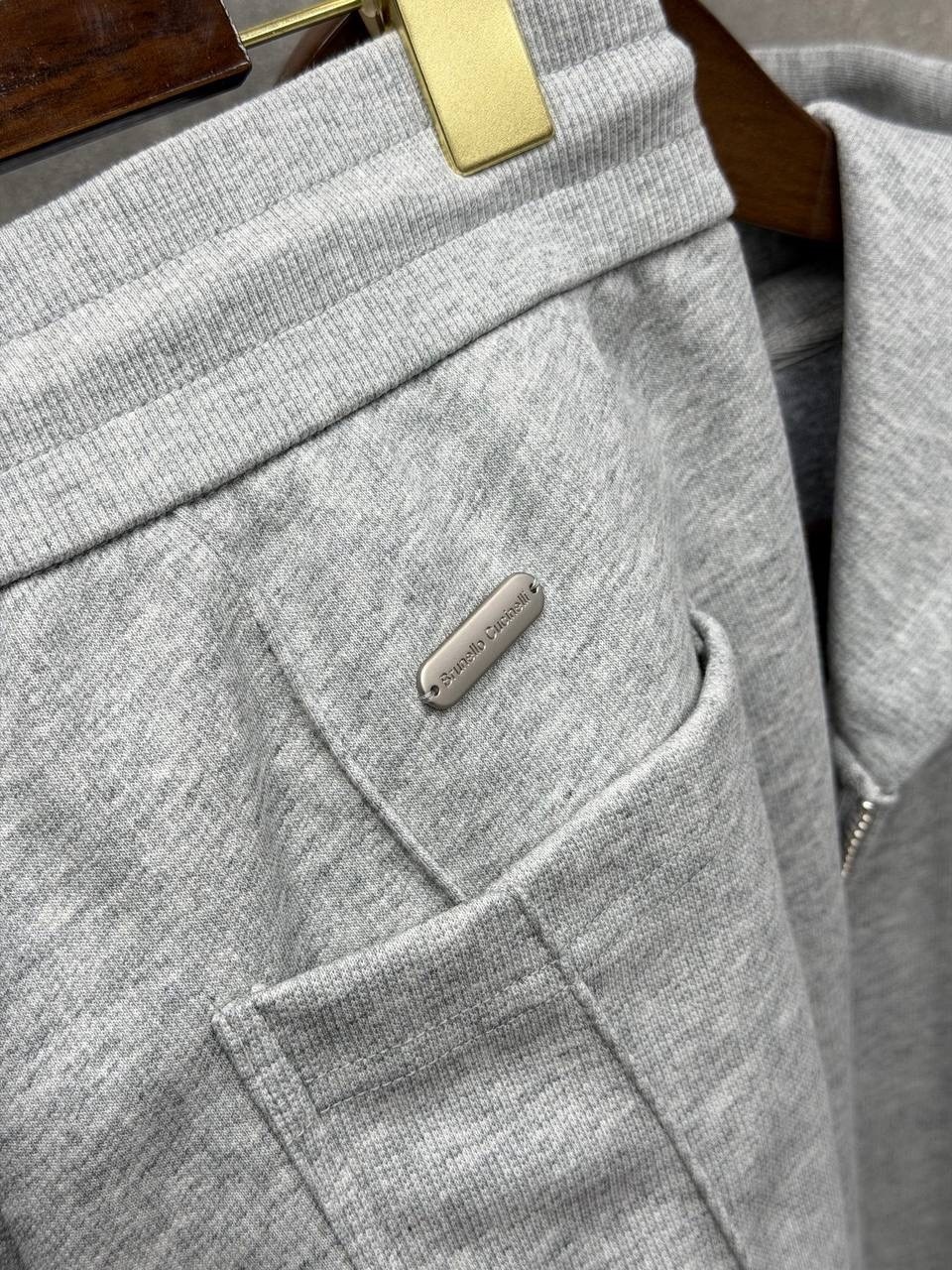 спортивный костюм brunello cucinelli,мужские спортивные костюмы brunello cucinelli,прогулочный костюм brunello cucinelli 33621,кашемировый костюм loro piana,костюм brunello cucinelli в сером цвете