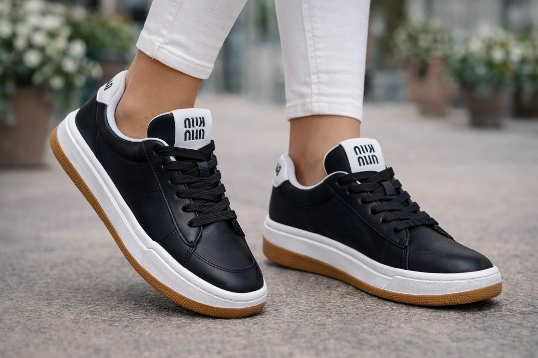 ,кеды адидас черные с белой подошвой,кеды женские черные,женские кроссовки,кроссовки для женщин