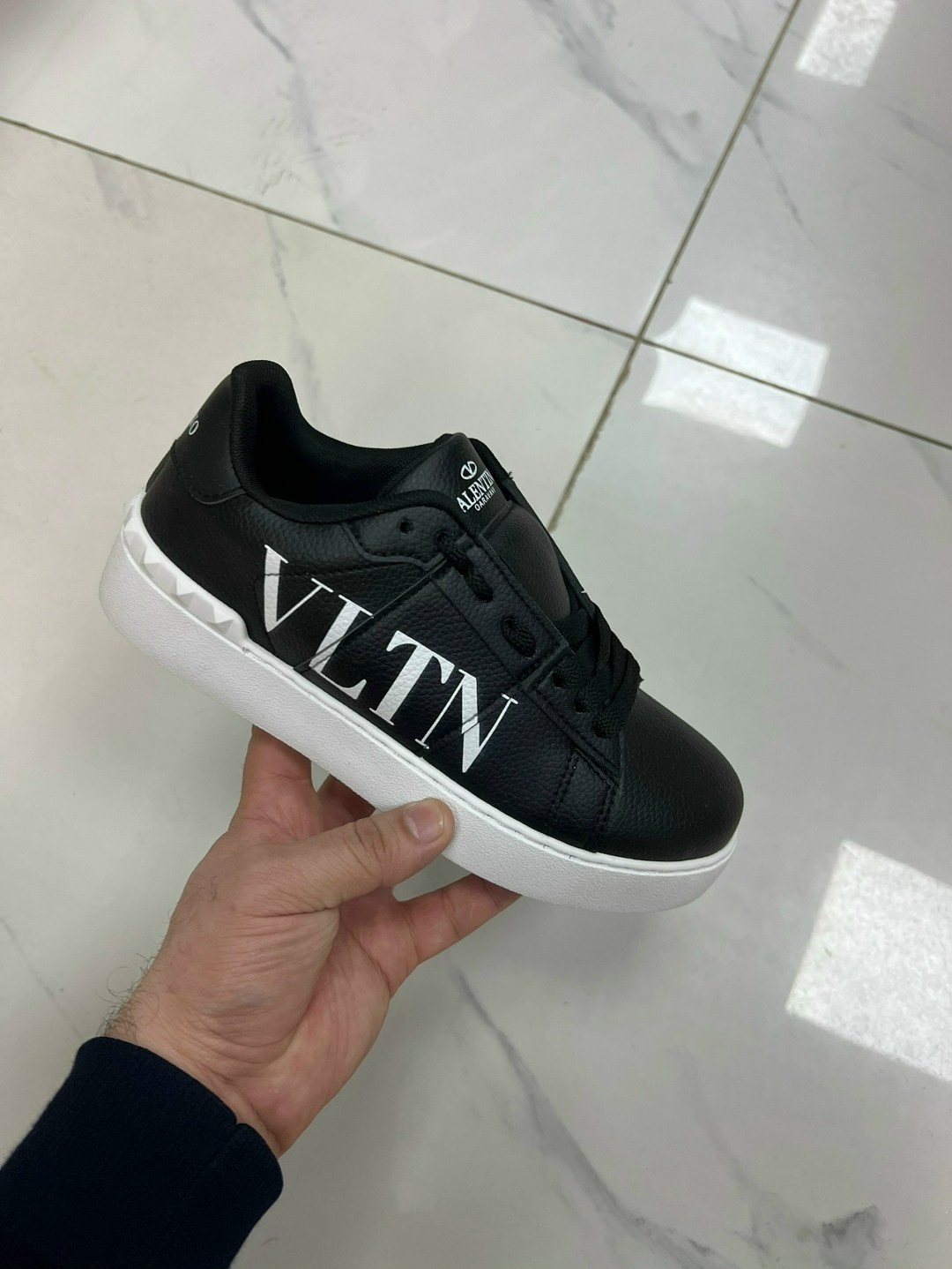 ,кроссовки valentino,valentino garavani кроссовки,кеды valentino,валентино кроссовки