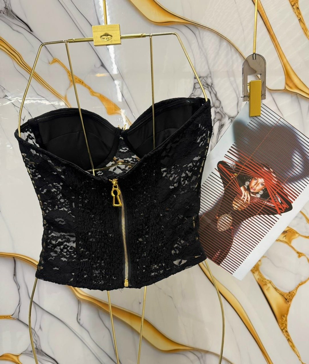 девушка,красивая девушка в автомобиле,женщина,красивая девушка,красивая женщина