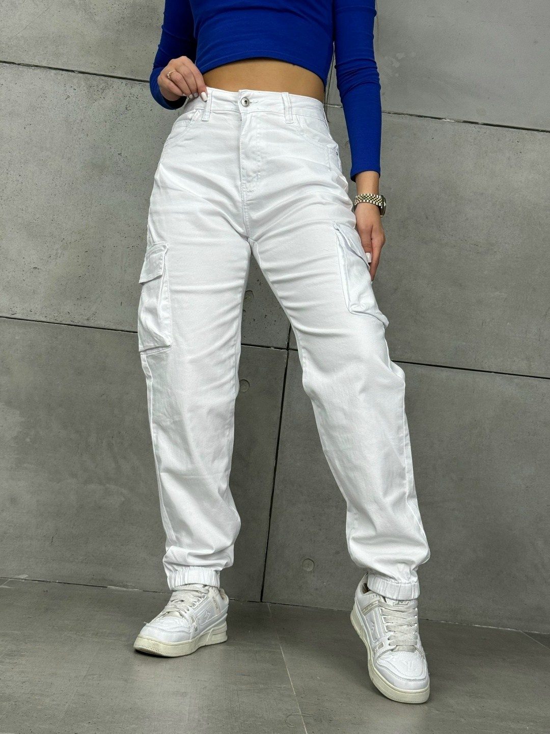 джоггеры женские,джинсы белые,белые брюки карго,стильные женские джинсы,женские джинсы