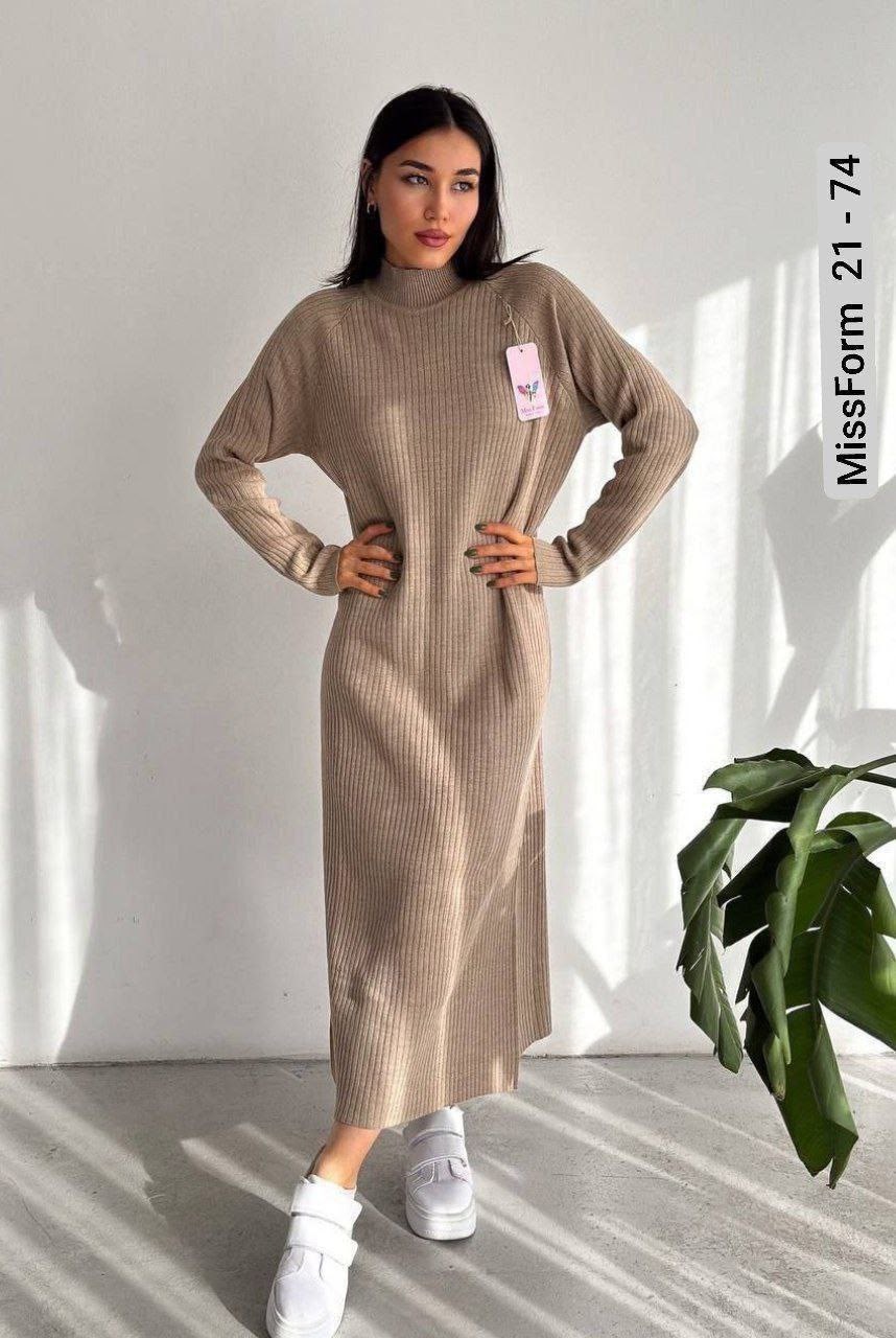 трикотажное платье макси,трикотажное платье,трикотажное платье миди,платье длинное трикотажное в рубчик с горлом бежевое,платье вязаное макси