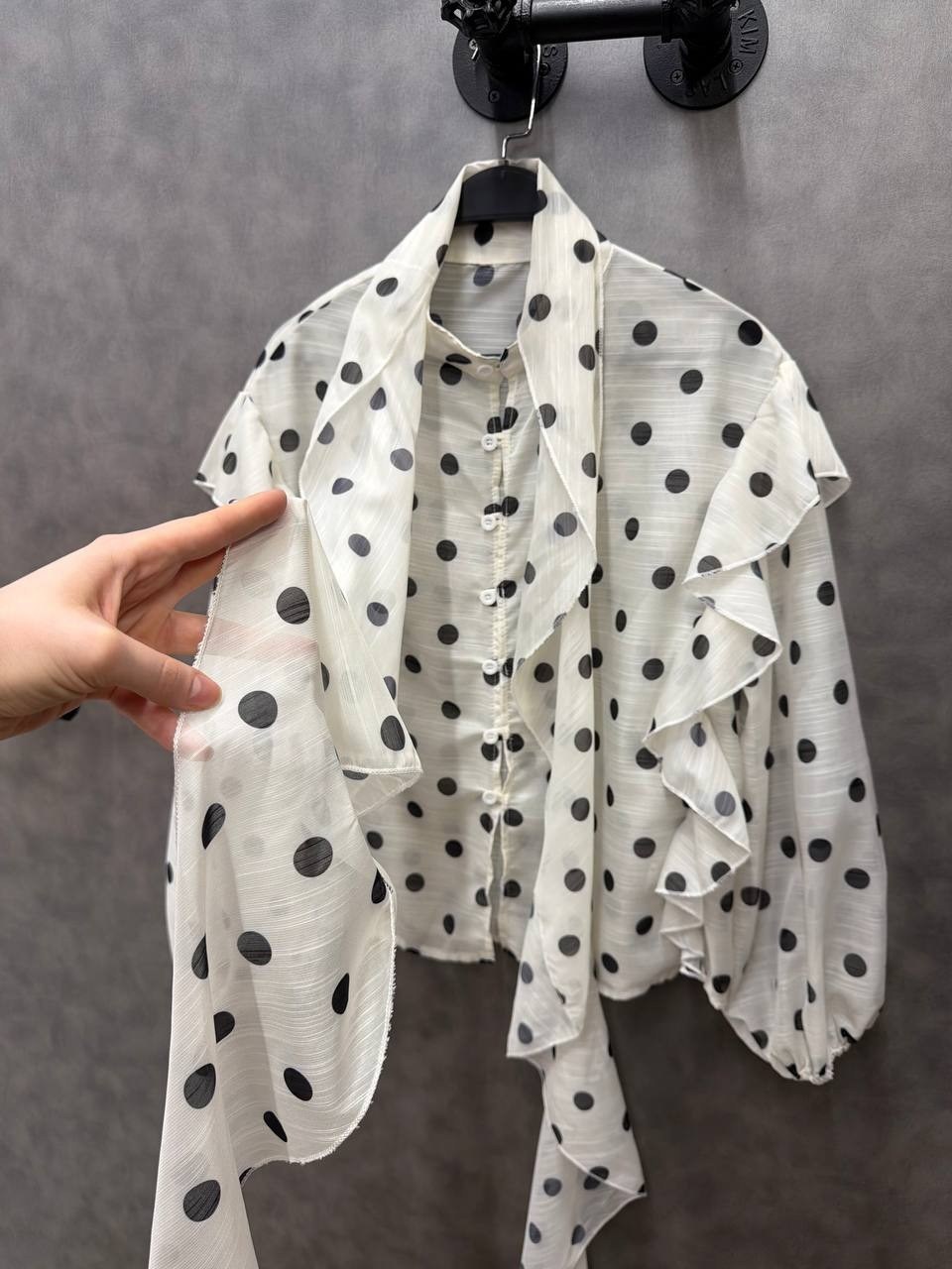 стильные наряды,элегантный стиль,одежда стильная,блузка нарядная офисная в горох yan&david