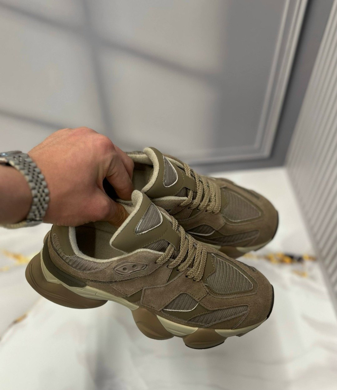 ,женские кроссовки,массивные кроссовки,бежевые кроссовки,спортивная