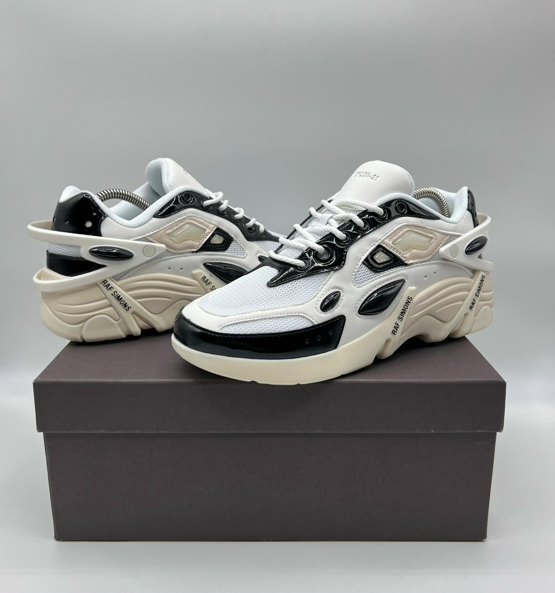 кроссовки raf simons cylon-21 белый,raf simons runner cylon 21 sneakers size 43 white black,кроссовки со вставками raf simons белый,кроссовки raf simons cylon-21 кремовый,raf simons runner кроссовки