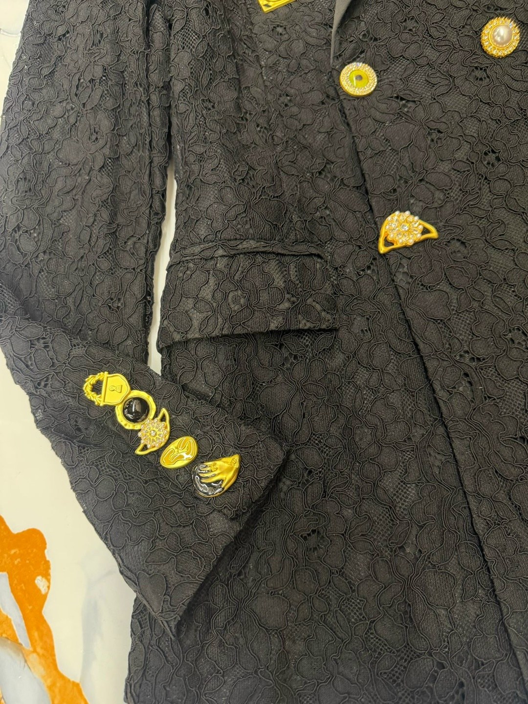 женские костюмы,женский костюм тройка,брючной костюм,двубортный жакет,черный костюм женский