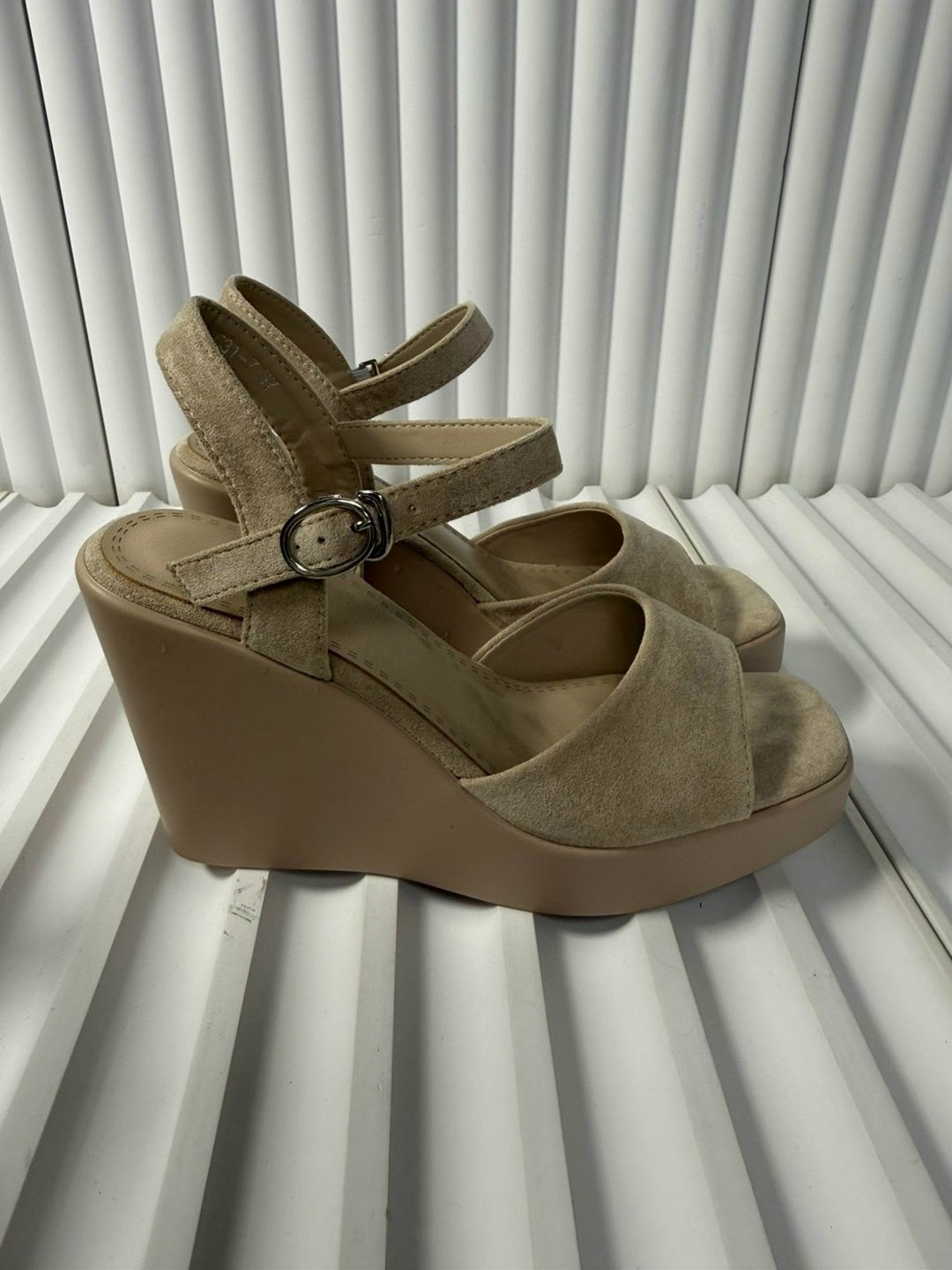 босоножки на платформе,босоножки на платформе с ремешками на танкетке 'belinda' xy london черный,босоножки женские,босоножки женские на платформе,замшевые босоножки