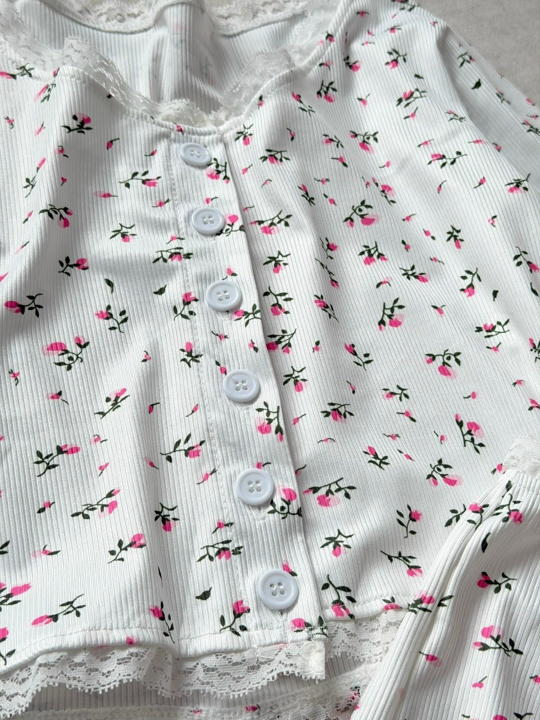 пижама для женщин,женский пижамный комплект,пижама весна-лето 2025 размер m белый,женская пижама,пижама женская с шортами полиэстер размер 38 40 цветочный белый длинный