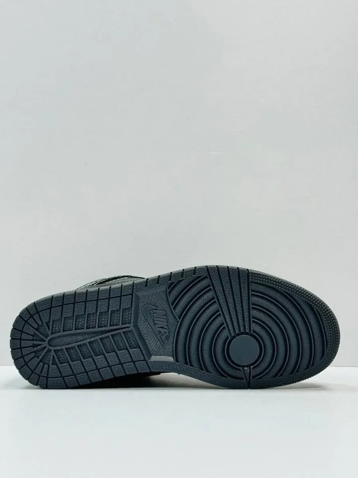 кроссовки nike travis scott x air jordan 1 high black phantom,nike air jordan 1 og black phantom travis scott,кроссовки travis scott x air jordan 1 high black phantom,кроссовки зимние nike air jordan