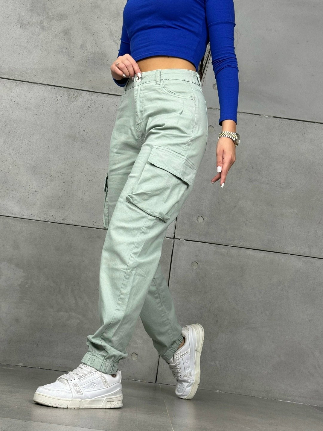 джоггеры женские,джинсы белые,белые брюки карго,стильные женские джинсы,женские джинсы