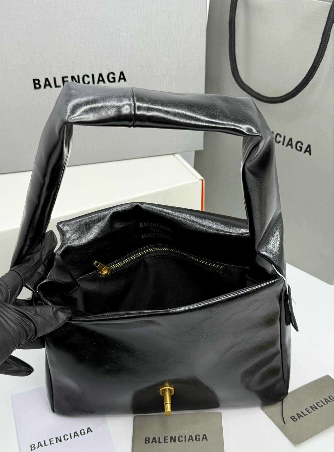 сумка женская balenciaga,сумка balenciaga,balenciaga сумка на плечо,большая сумка через плечо через цепочку balenciaga,сумка balenciaga кожаная