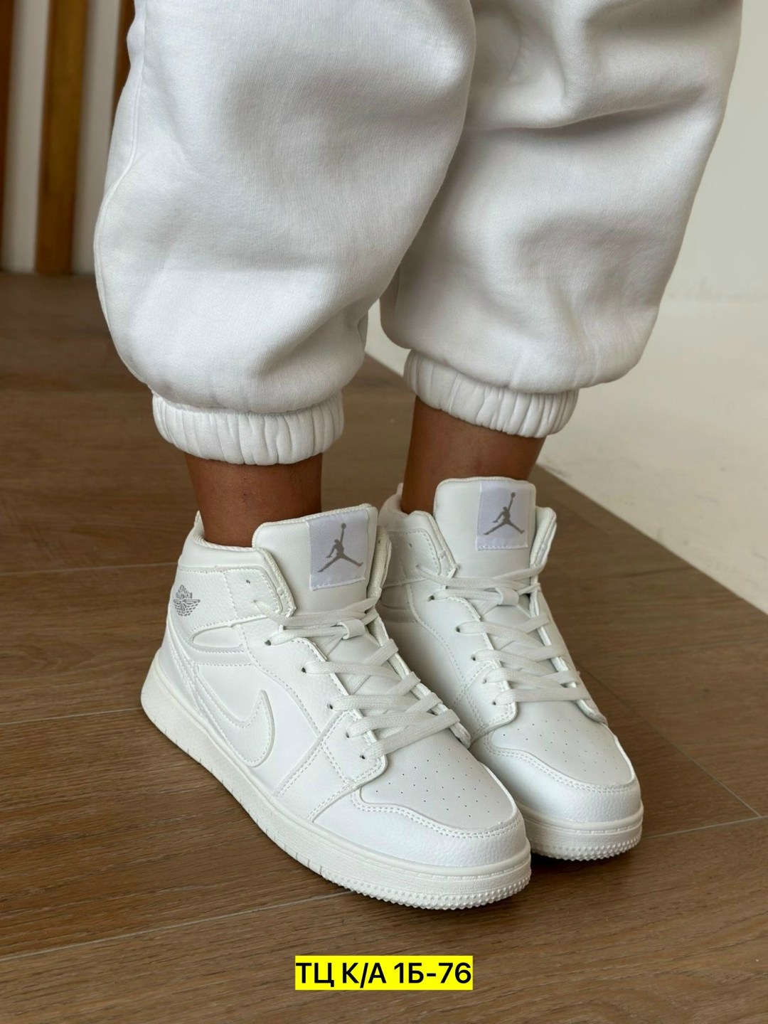 кроссовки,кроссовки мужские женские,кроссовки женскиe,кроссовки женские nike,air jordan 1 mid triple white