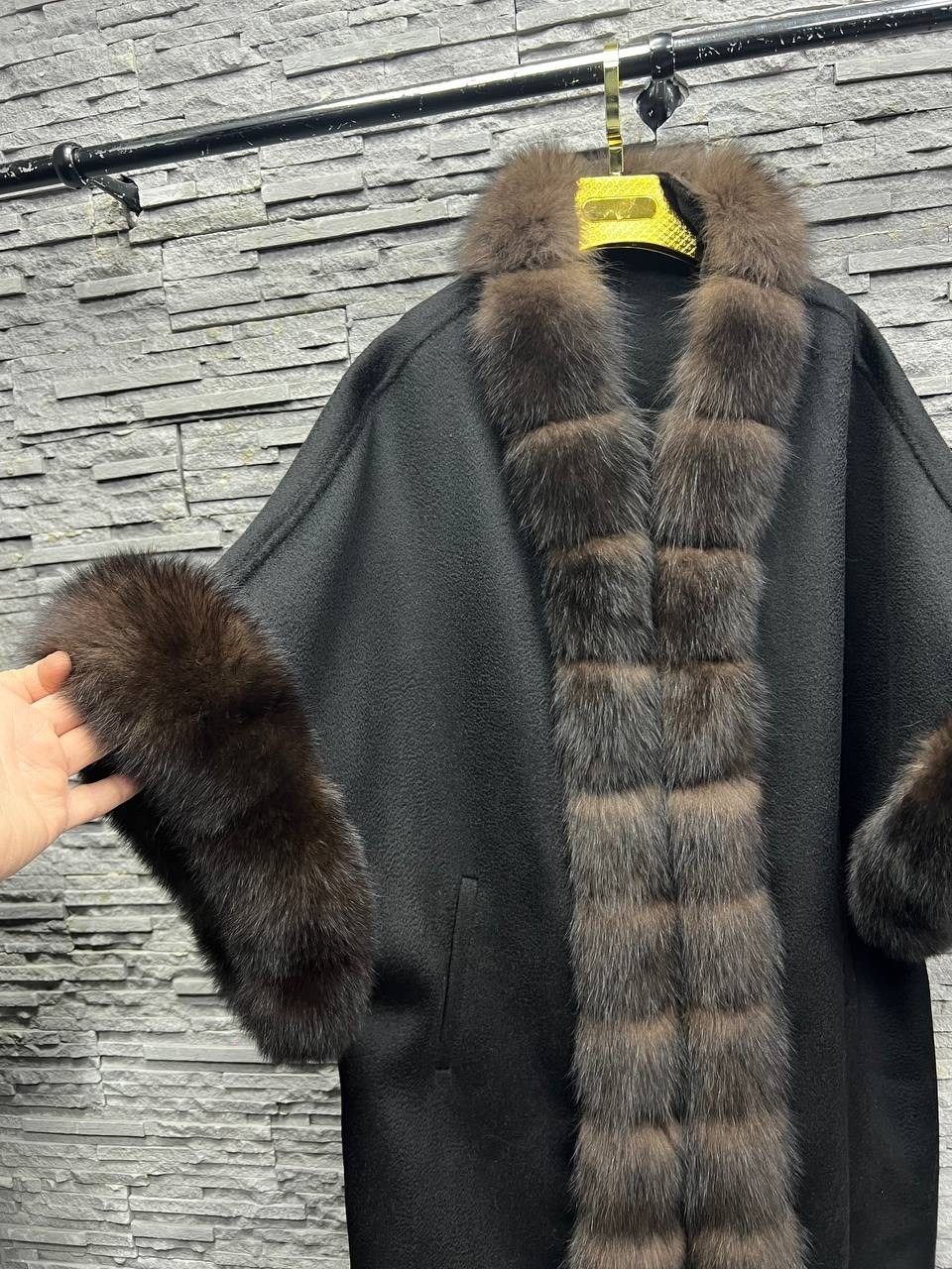 пальто с соболем,пальто из итальянского кашемира с мехом соболя,пальто с соболиным воротником,пальто с мехом соболя,пальто с воротником из соболя