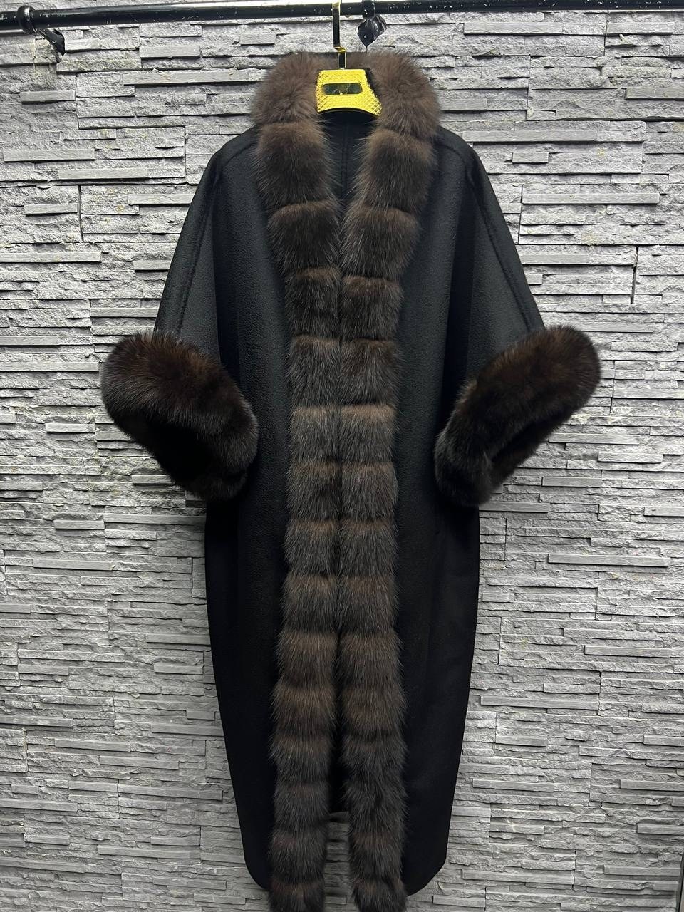 пальто с соболем,пальто из итальянского кашемира с мехом соболя,пальто с соболиным воротником,пальто с мехом соболя,пальто с воротником из соболя