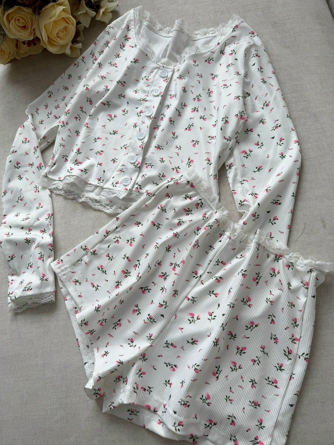 пижама для женщин,женский пижамный комплект,пижама весна-лето 2025 размер m белый,женская пижама,пижама женская с шортами полиэстер размер 38 40 цветочный белый длинный