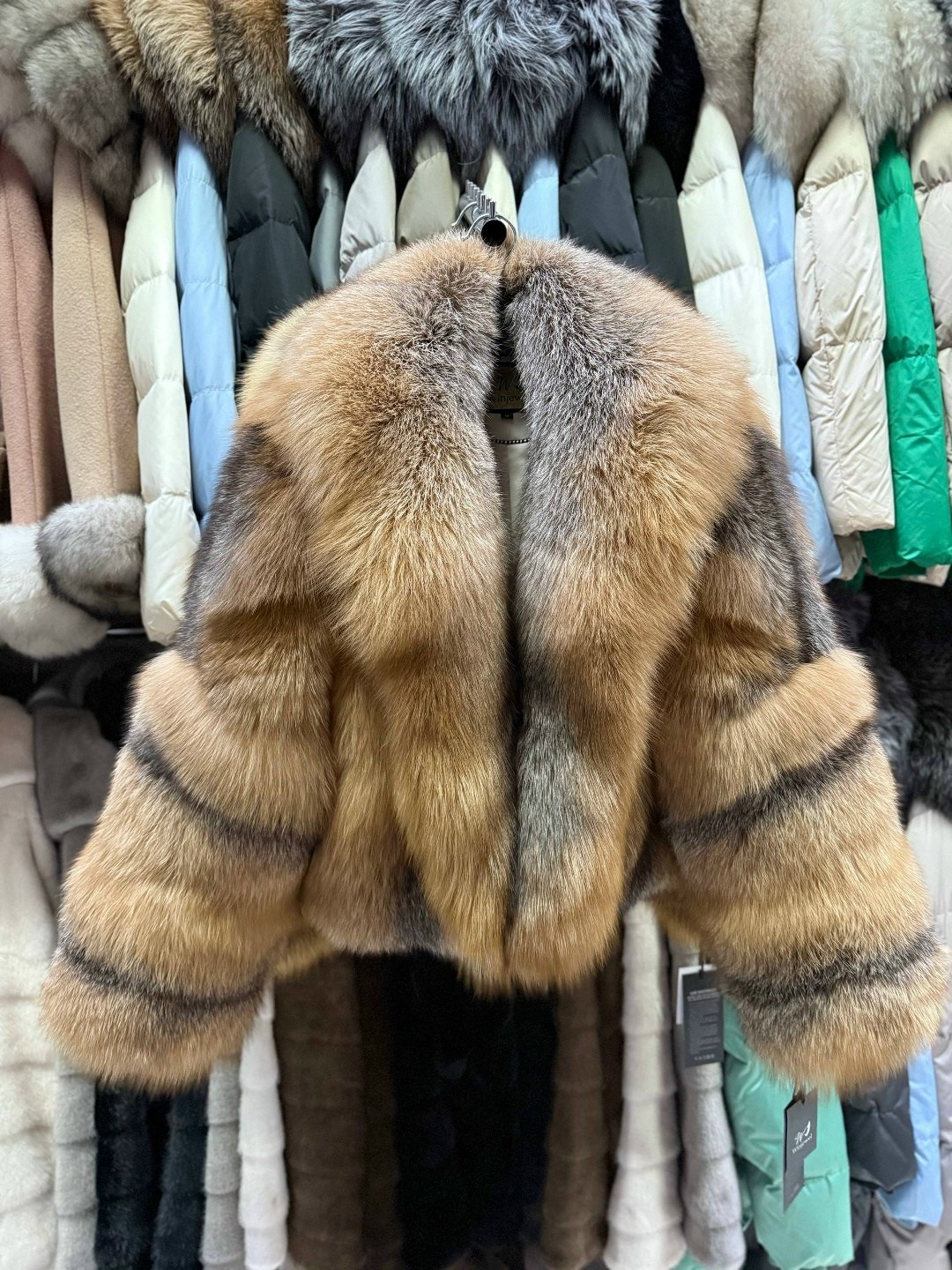 женская шуба из меха енота,женская шуба из натурального лисьего меха,женская шуба из натурального меха енота,зимняя куртка женская из натурального меха енота,женская шуба с длинным рукавом из натураль