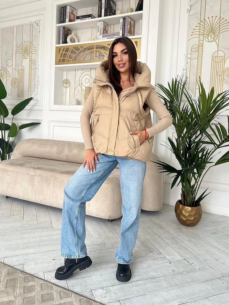 жилетка утепленная с капюшоном,жилет женский утепленный,жилетка женская,стильный жилет,жилетка женская демисезонная