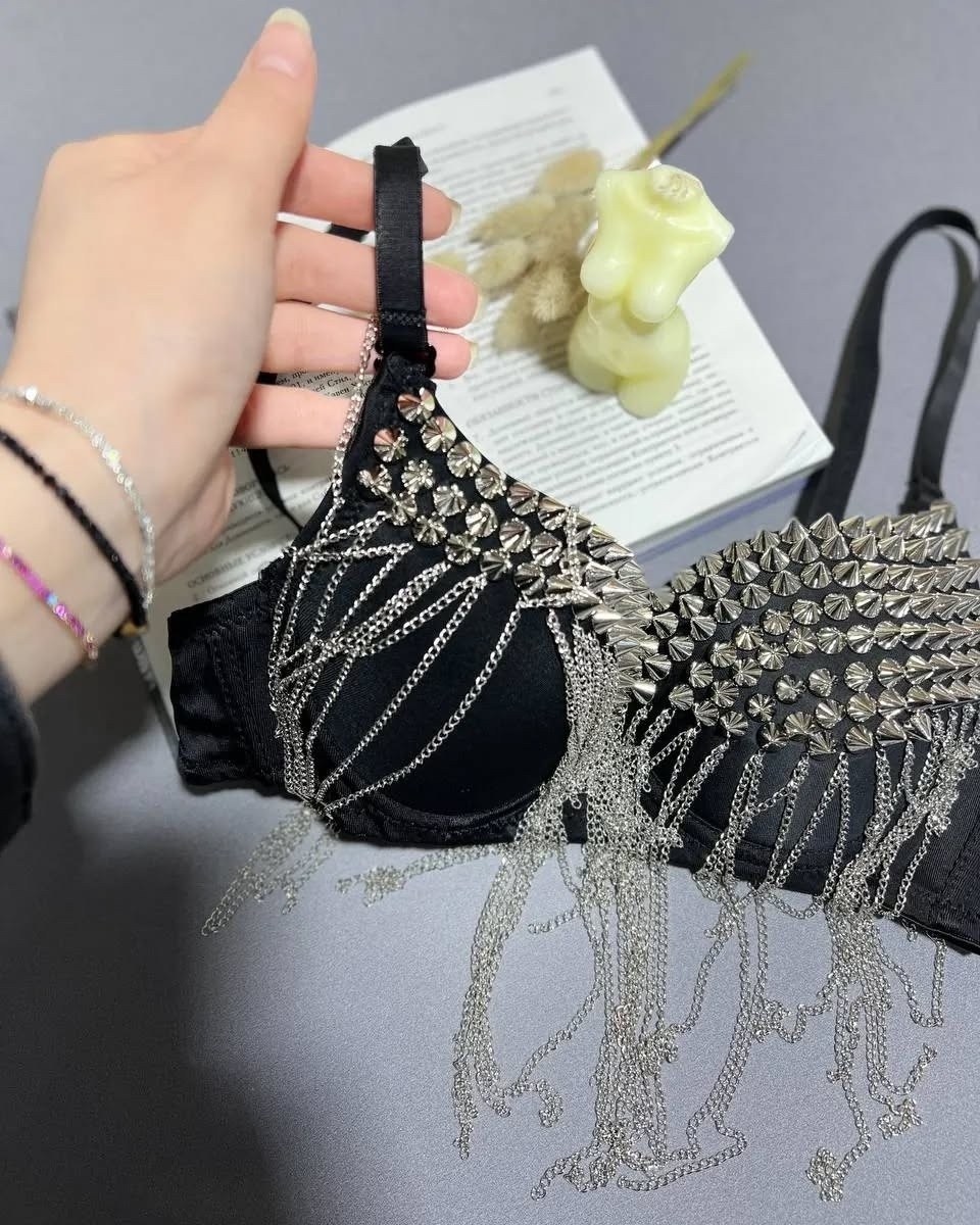 бюстгальтер с шипами,бюстгальтера,бюстгальтер для женщин,лифчик с шипами,бюстгальтер со стразами