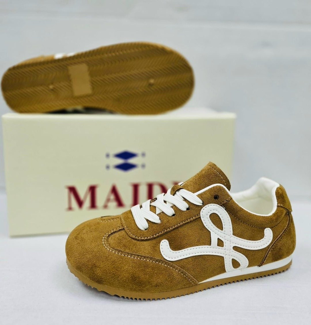 ,кроссовки loewe,женские кроссовки,кроссовки для женщин,спортивная