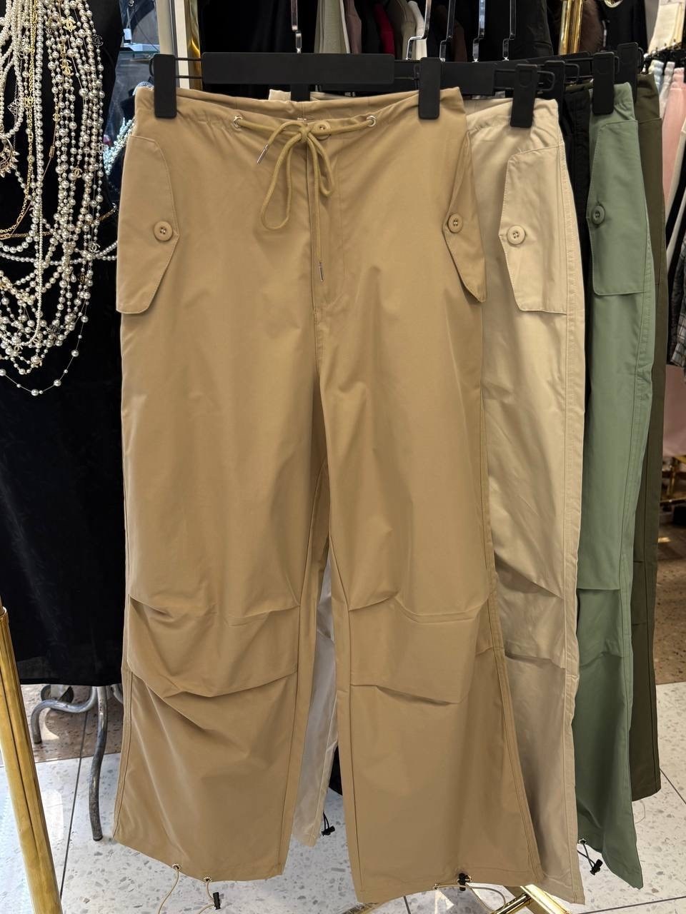повседневные брюки,повседневные штаны,брюки бежевые,брюки с карманами,прямые брюки