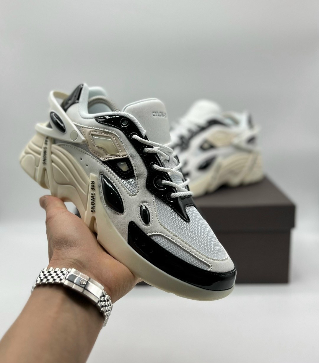 кроссовки raf simons cylon-21 белый,raf simons runner cylon 21 sneakers size 43 white black,кроссовки со вставками raf simons белый,кроссовки raf simons cylon-21 кремовый,raf simons runner кроссовки