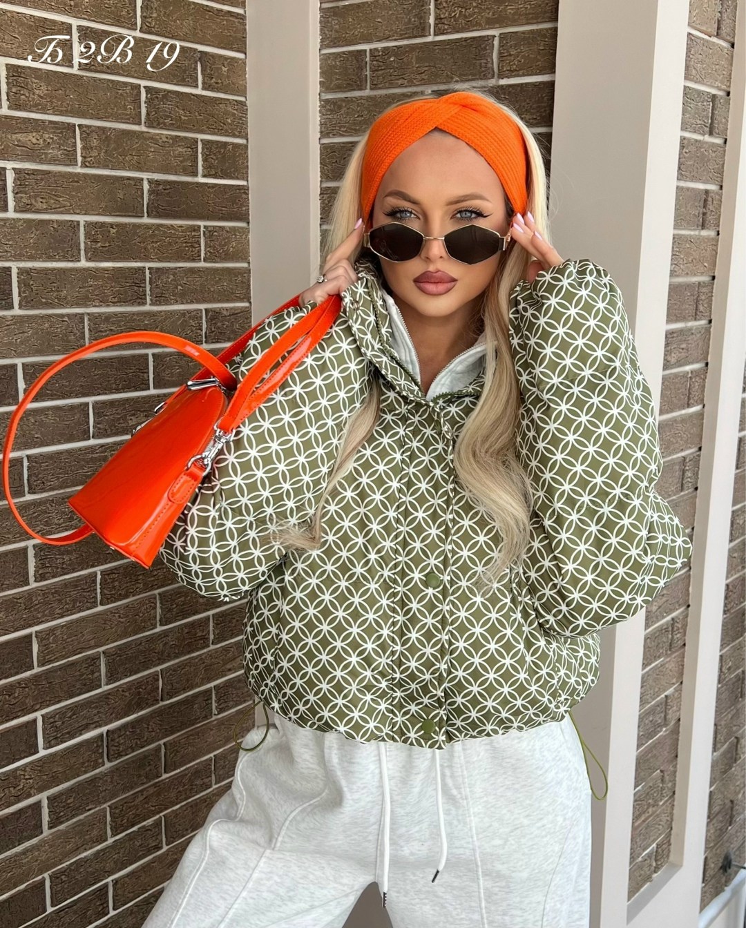 куртка,оранжевая куртка,короткая куртка,женская куртка,яркая куртка