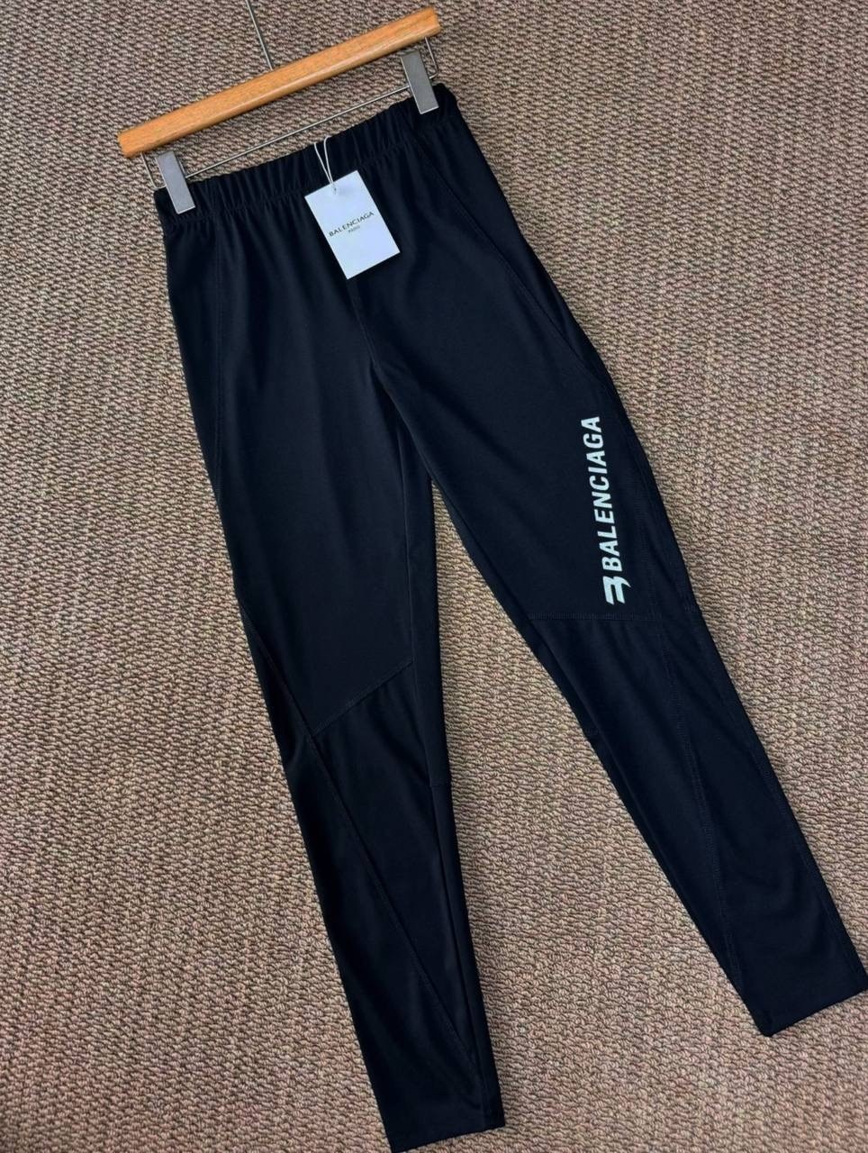 черные спортивные леггинсы balenciaga,леггинсы с логотипом balenciaga,легинсы balenciaga,легинсы спортивные,лосины баленсиага