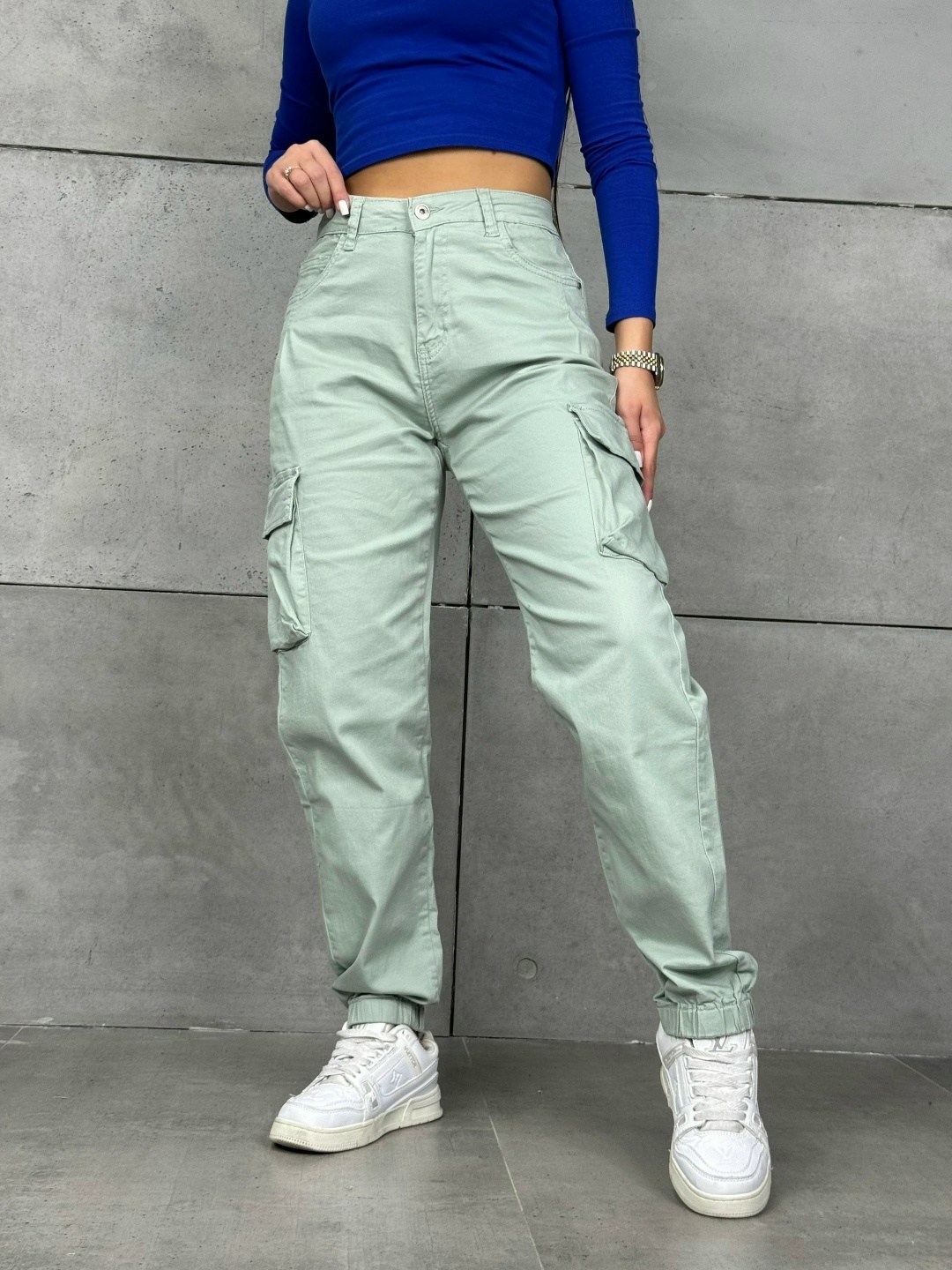 джоггеры женские,джинсы белые,белые брюки карго,стильные женские джинсы,женские джинсы