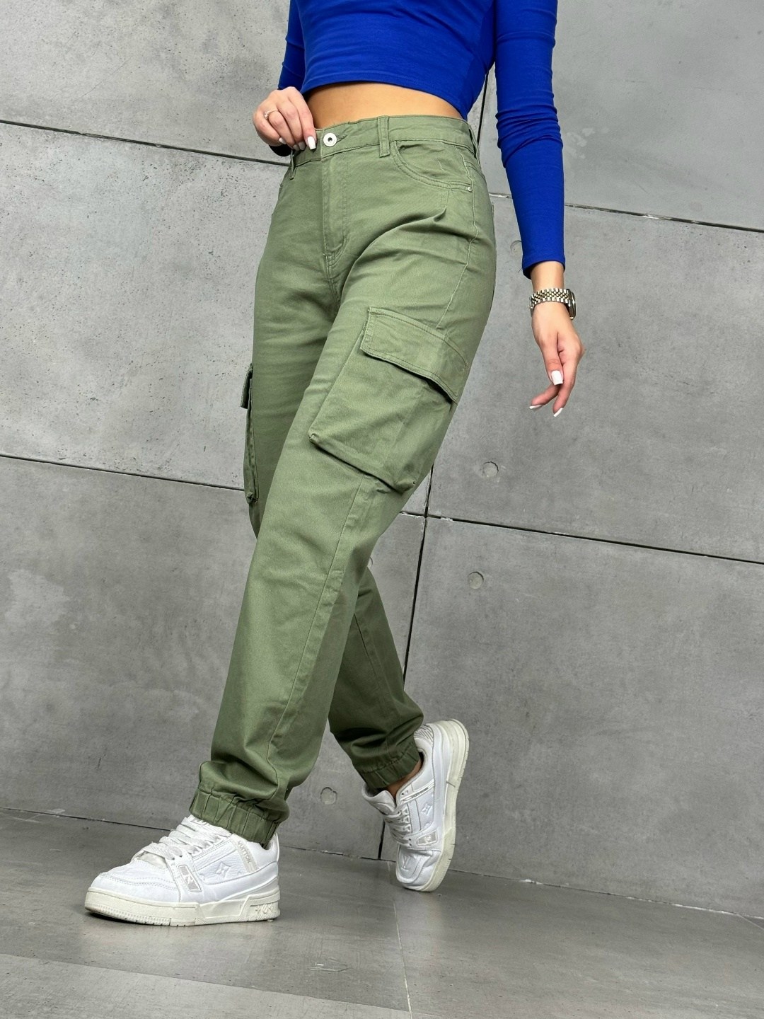 джоггеры женские,джинсы белые,белые брюки карго,стильные женские джинсы,женские джинсы