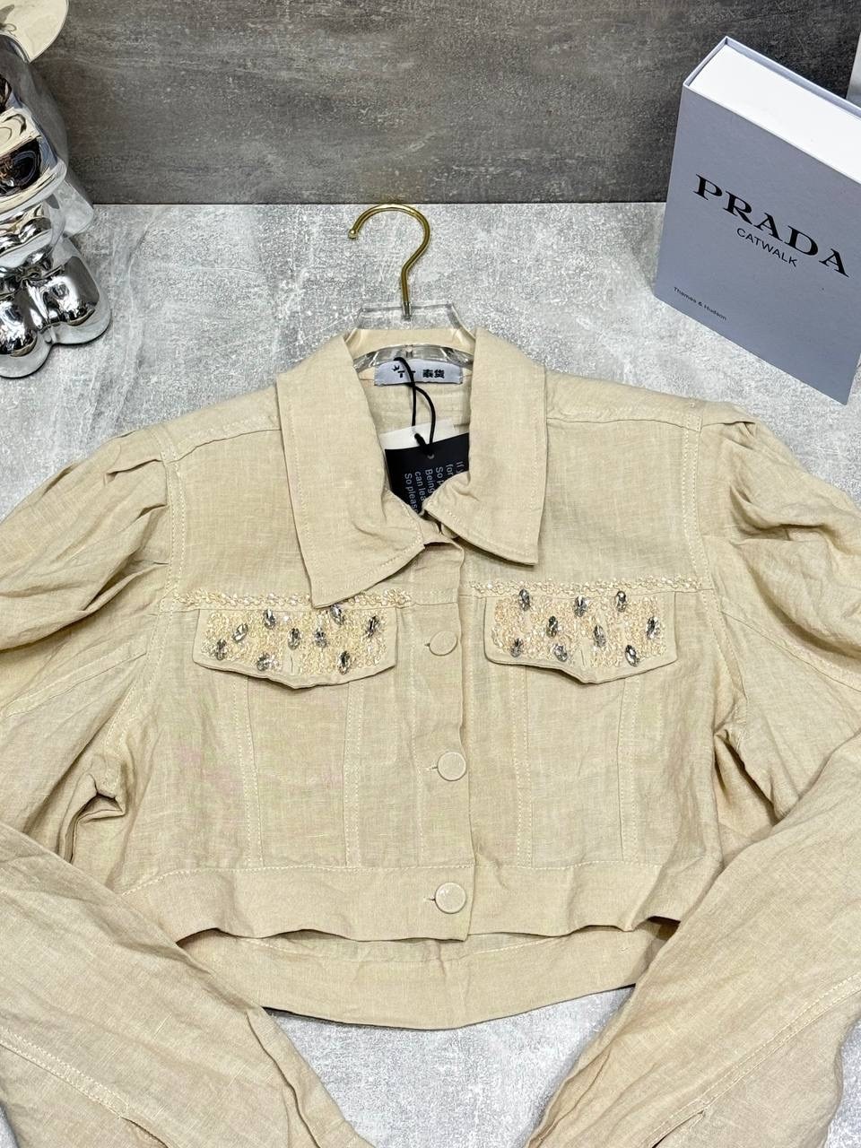 укороченная куртка,куртка женская,куртка,джинсовая куртка,короткая куртка