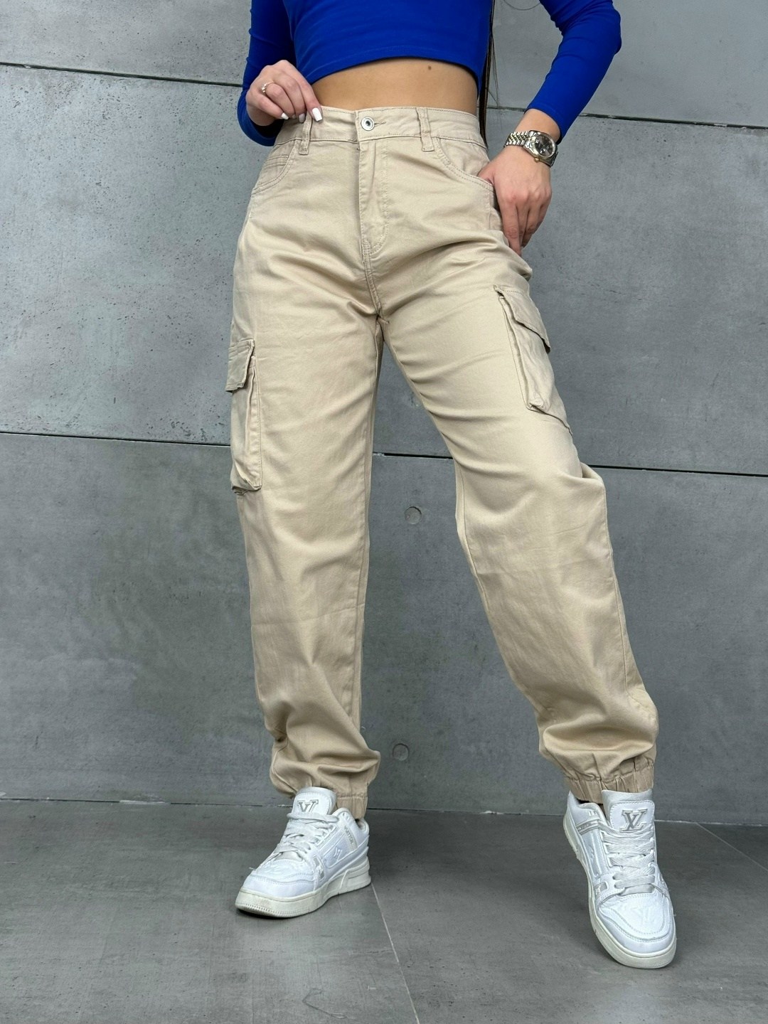 джоггеры женские,джинсы белые,белые брюки карго,стильные женские джинсы,женские джинсы