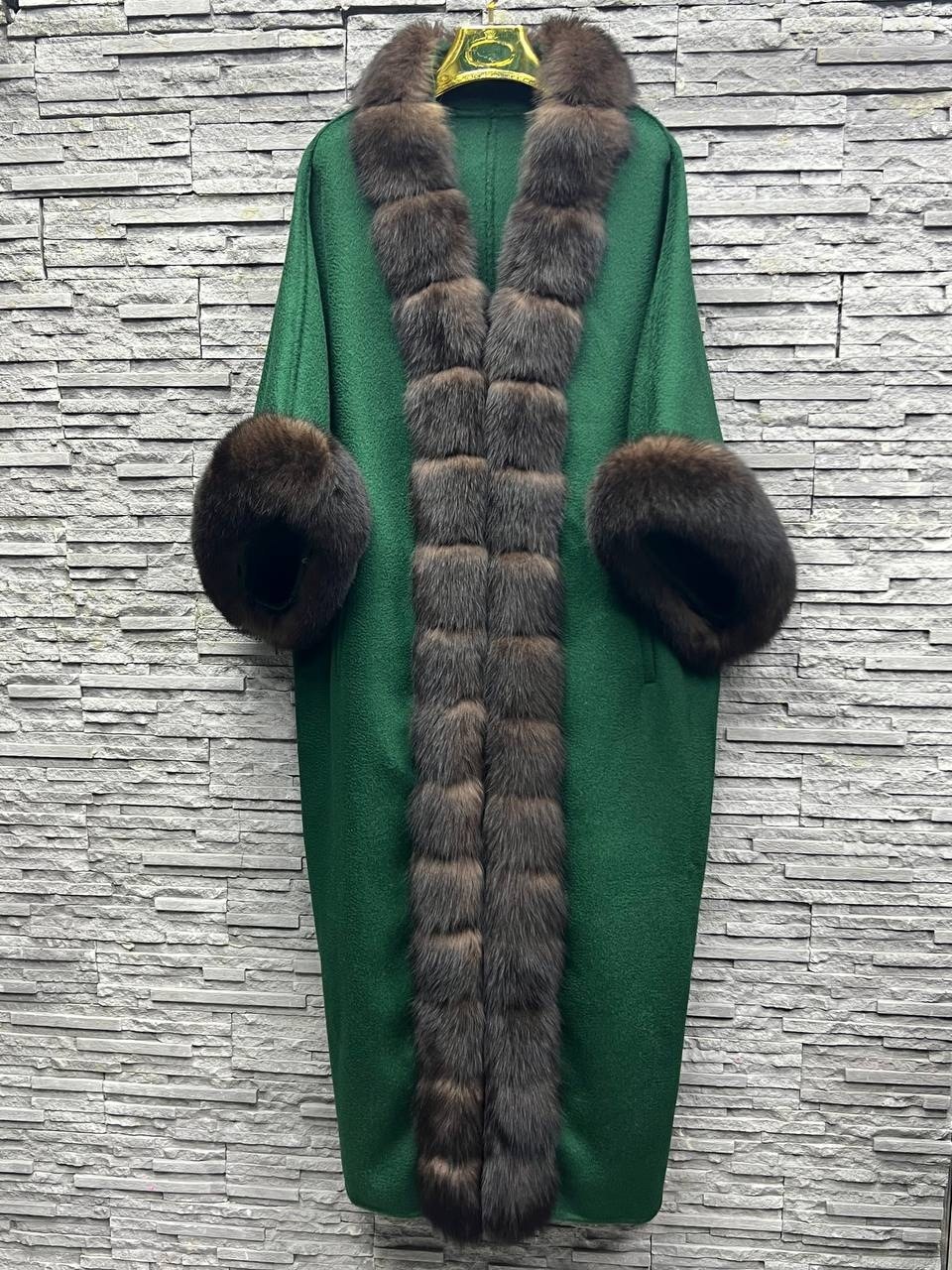 пальто с соболем,пальто из итальянского кашемира с мехом соболя,пальто с соболиным воротником,пальто с мехом соболя,пальто с воротником из соболя