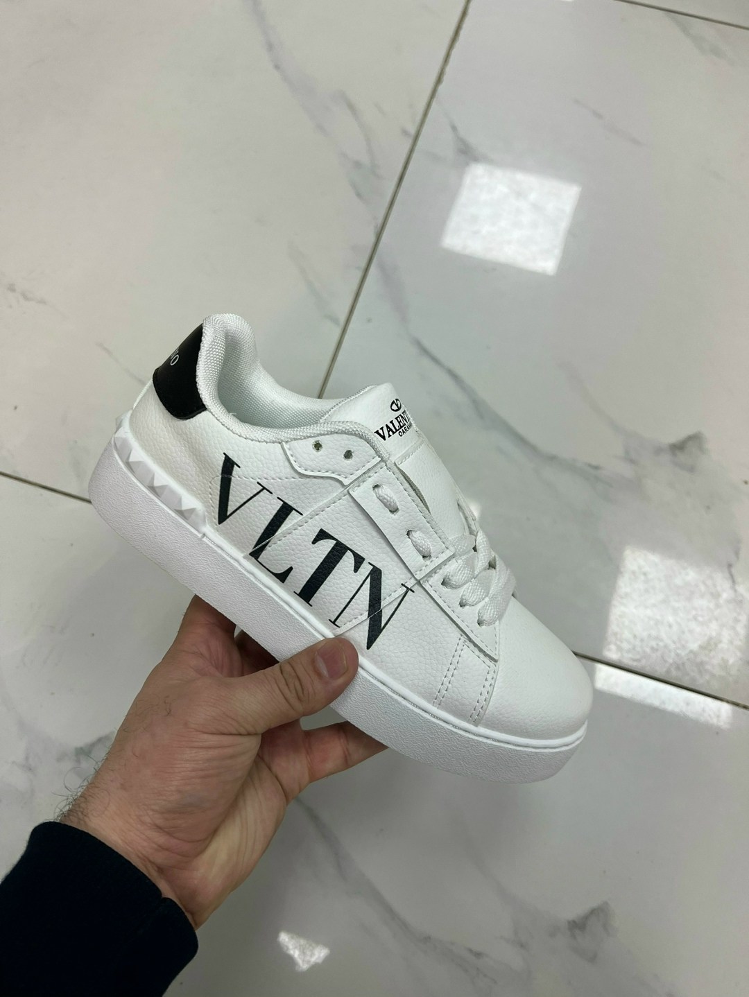 ,кроссовки valentino,valentino garavani кроссовки,кеды valentino,валентино кроссовки