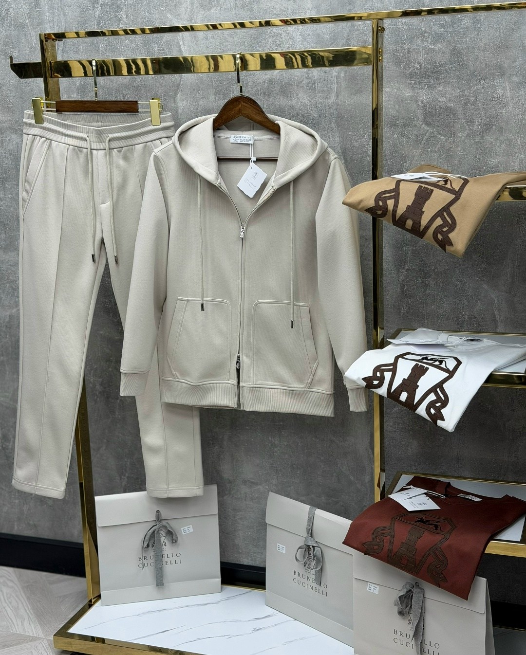 спортивный костюм,стильные костюмы,костюм белый,костюм селин спортивный,костюмчик на флисе