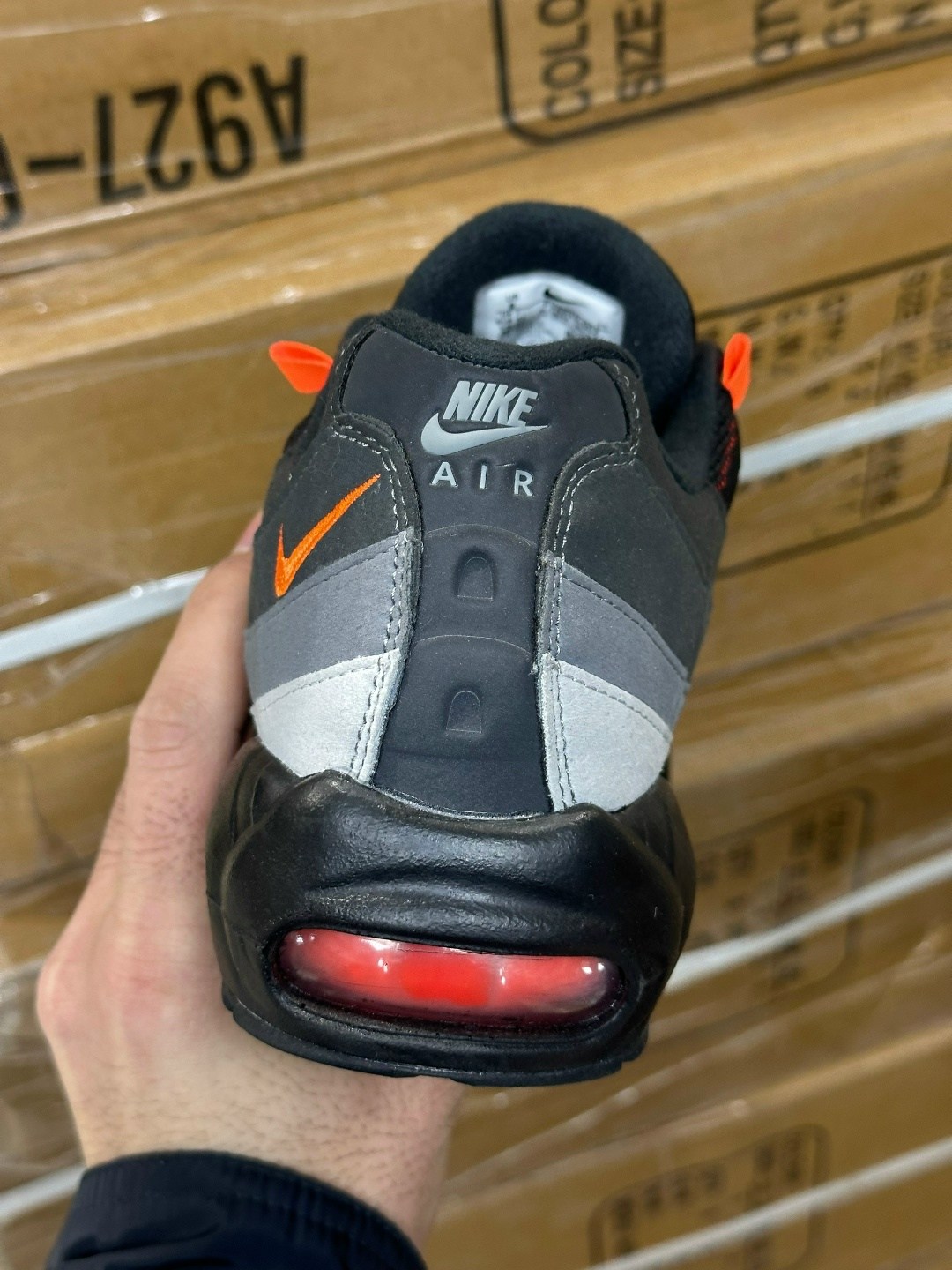 nike air max 95,nike air max 95 essential,кроссовки,черные аир максы 95 с оранжевым,nike air max 95 черно оранжевые