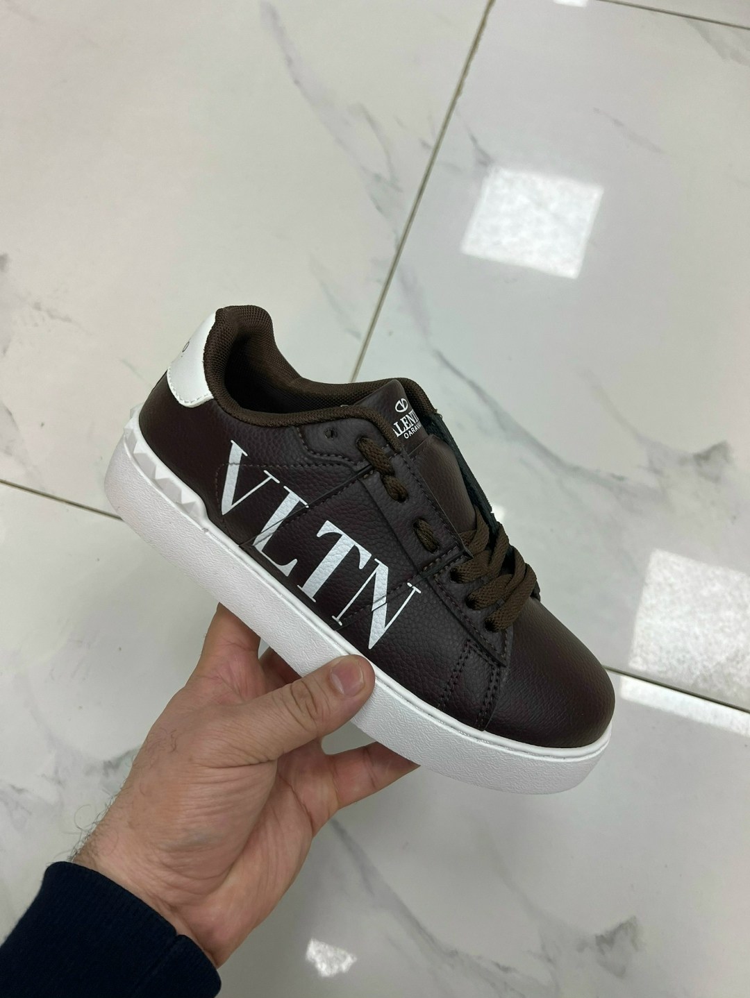 ,кроссовки valentino,valentino garavani кроссовки,кеды valentino,валентино кроссовки