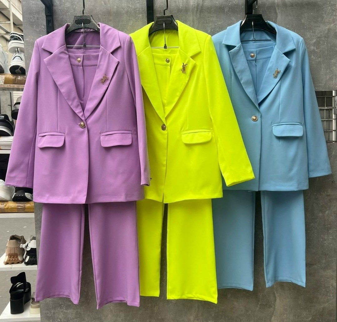 костюм женский брючный с пиджаком модные,брючные костюмы женские,костюм женский брючный с пиджаком,брючный костюм женский лавандовый,костюмы женские модные