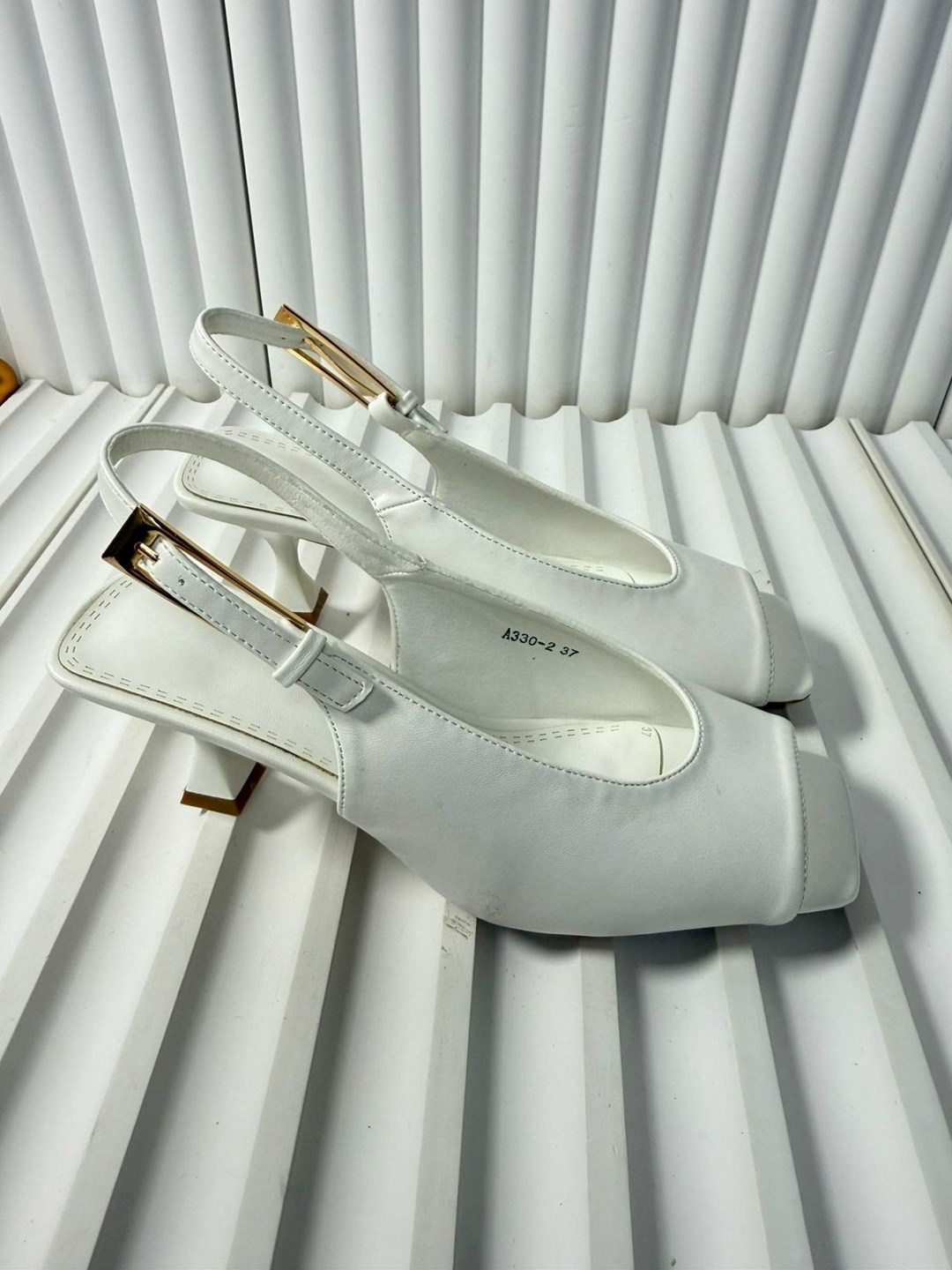 ,туфли фенди,женские туфли лодочки,женские босоножки,женские туфли-лодочки из лакированной кожи на высоком каблуке