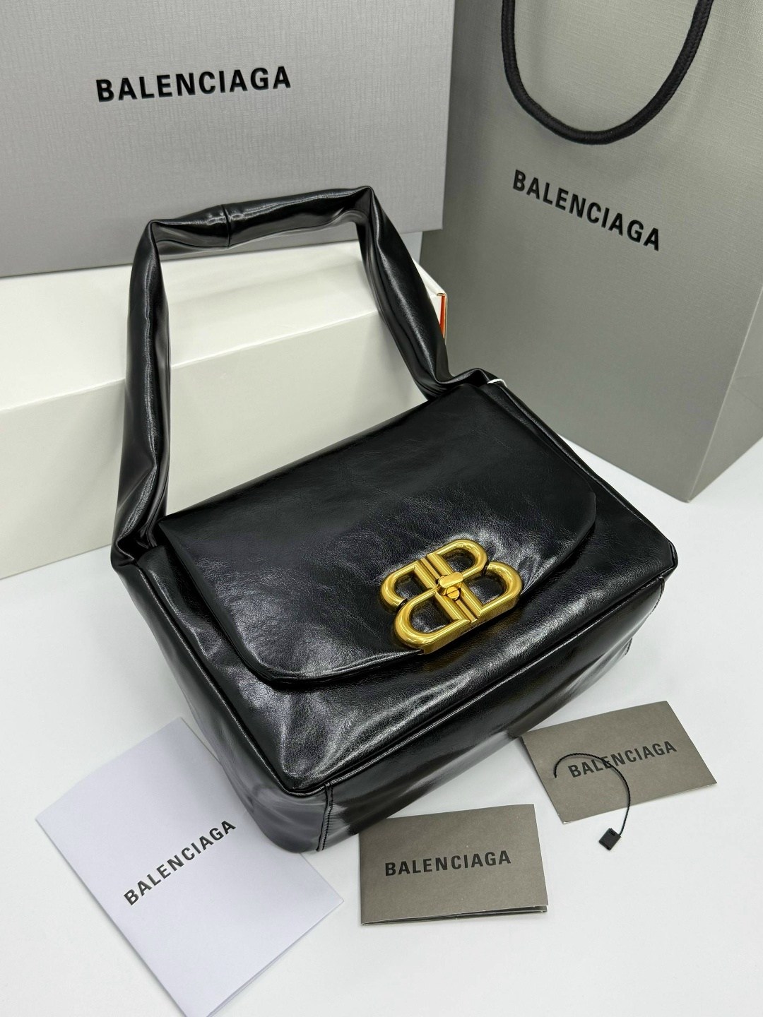 сумка женская balenciaga,сумка balenciaga,balenciaga сумка на плечо,большая сумка через плечо через цепочку balenciaga,сумка balenciaga кожаная