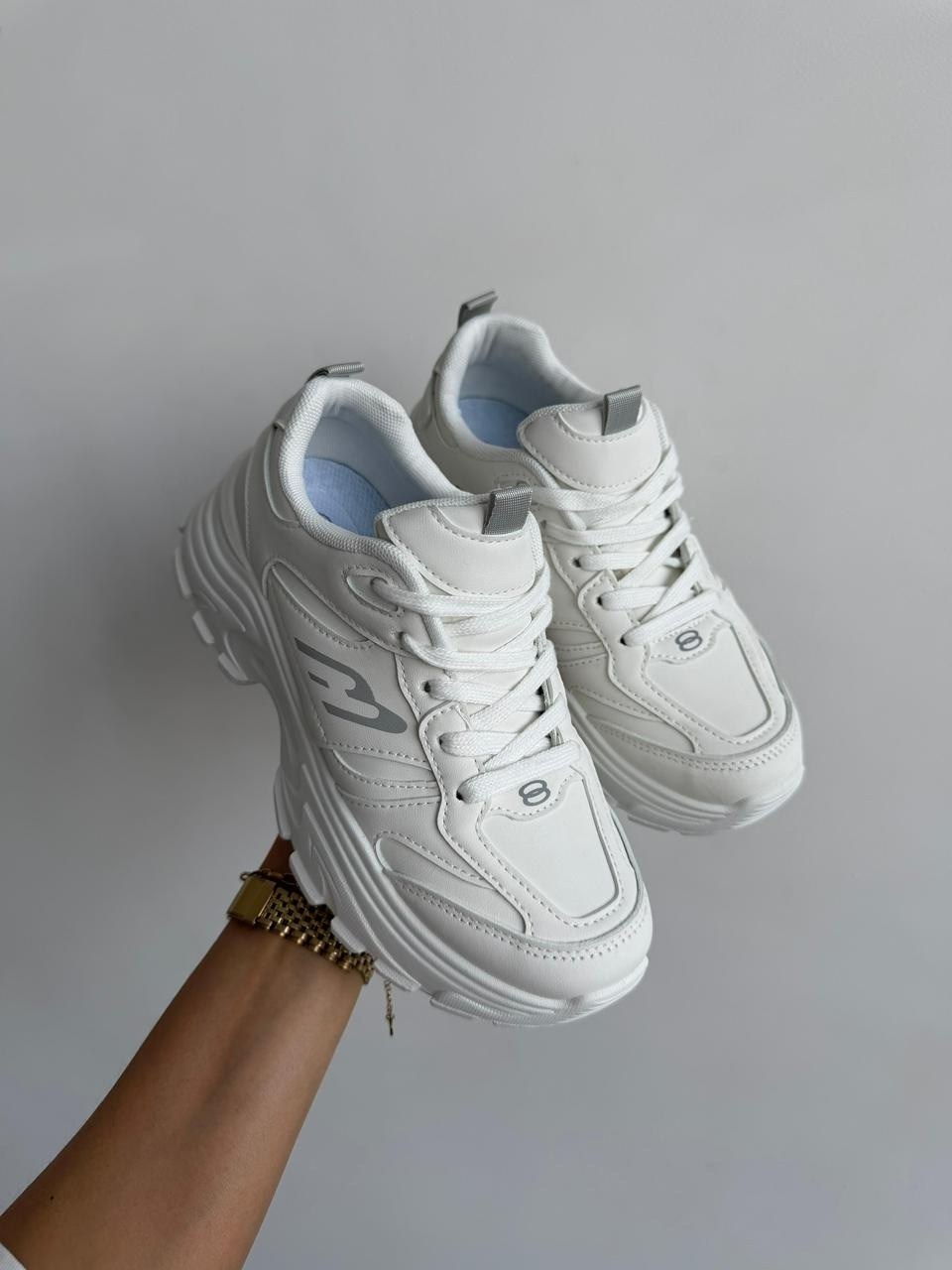 кроссовки женские,белые кроссовки,кроссовки для девушек,женские легинсы,кроссовки модные