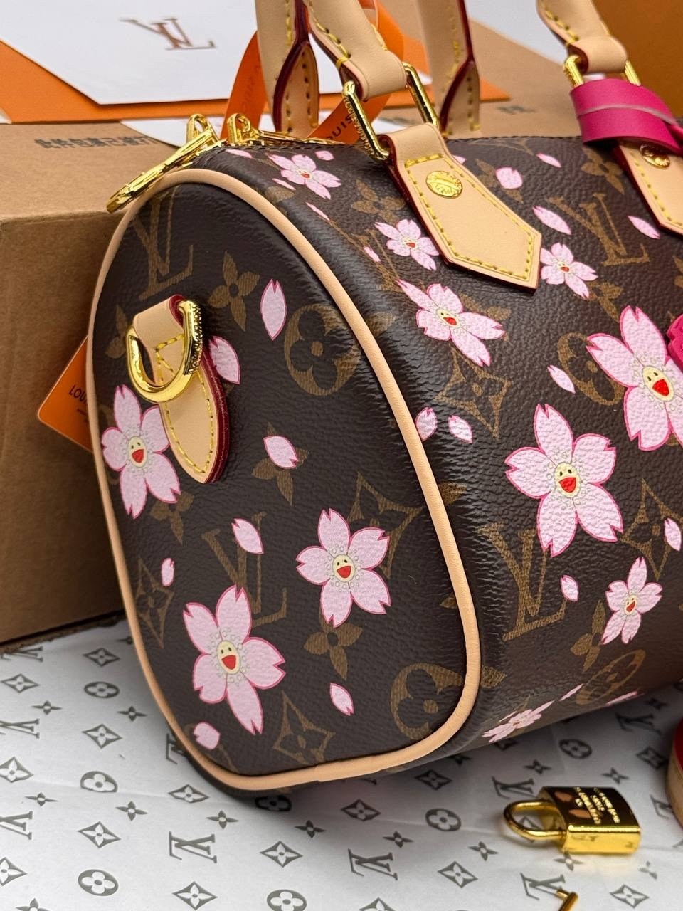 сумкa louis vuitton,louis vuitton женская сумка,сумка louis vuitton takashi murakami,сумка louis vuitton 25-20см реплика,louis vuitton speedy