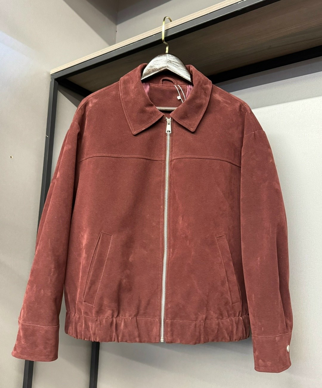 замшевая куртка-бомбер kent loro piana коричневый,замшевая куртка,куртка замшевая мужская,brunello cucinelli куртка замшевая,замшевая куртка the row артикул bms-136383