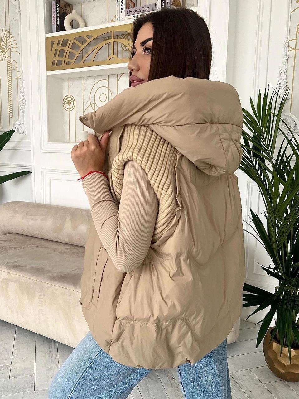 жилетка утепленная с капюшоном,жилет женский утепленный,жилетка женская,стильный жилет,жилетка женская демисезонная