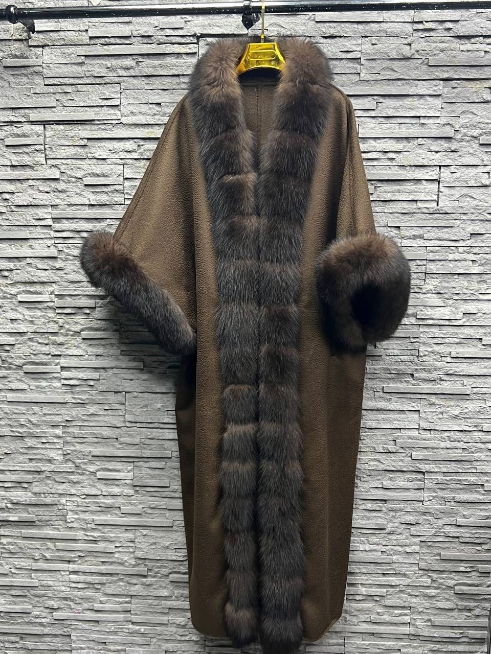 пальто с соболем,пальто из итальянского кашемира с мехом соболя,пальто с соболиным воротником,пальто с мехом соболя,пальто с воротником из соболя