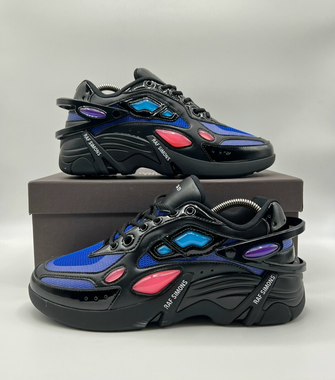 черные кроссовки cylon-21 raf simons,кроссовки raf simons cylon-21 sneaker,кроссовки raf simons cylon 21,raf simons черные низкие кроссовки,raf simons cylon-21 sneaker black & blue