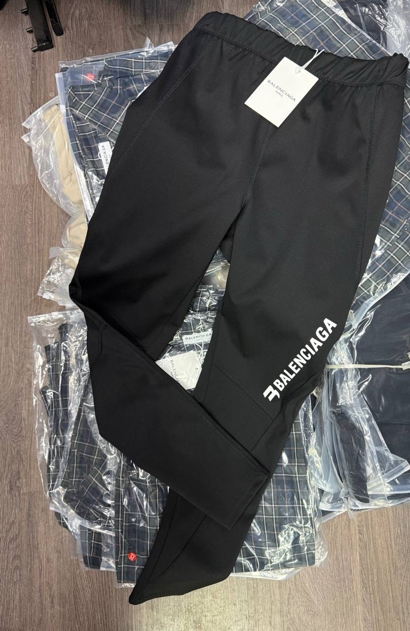 черные спортивные леггинсы balenciaga,леггинсы с логотипом balenciaga,легинсы balenciaga,легинсы спортивные,лосины баленсиага