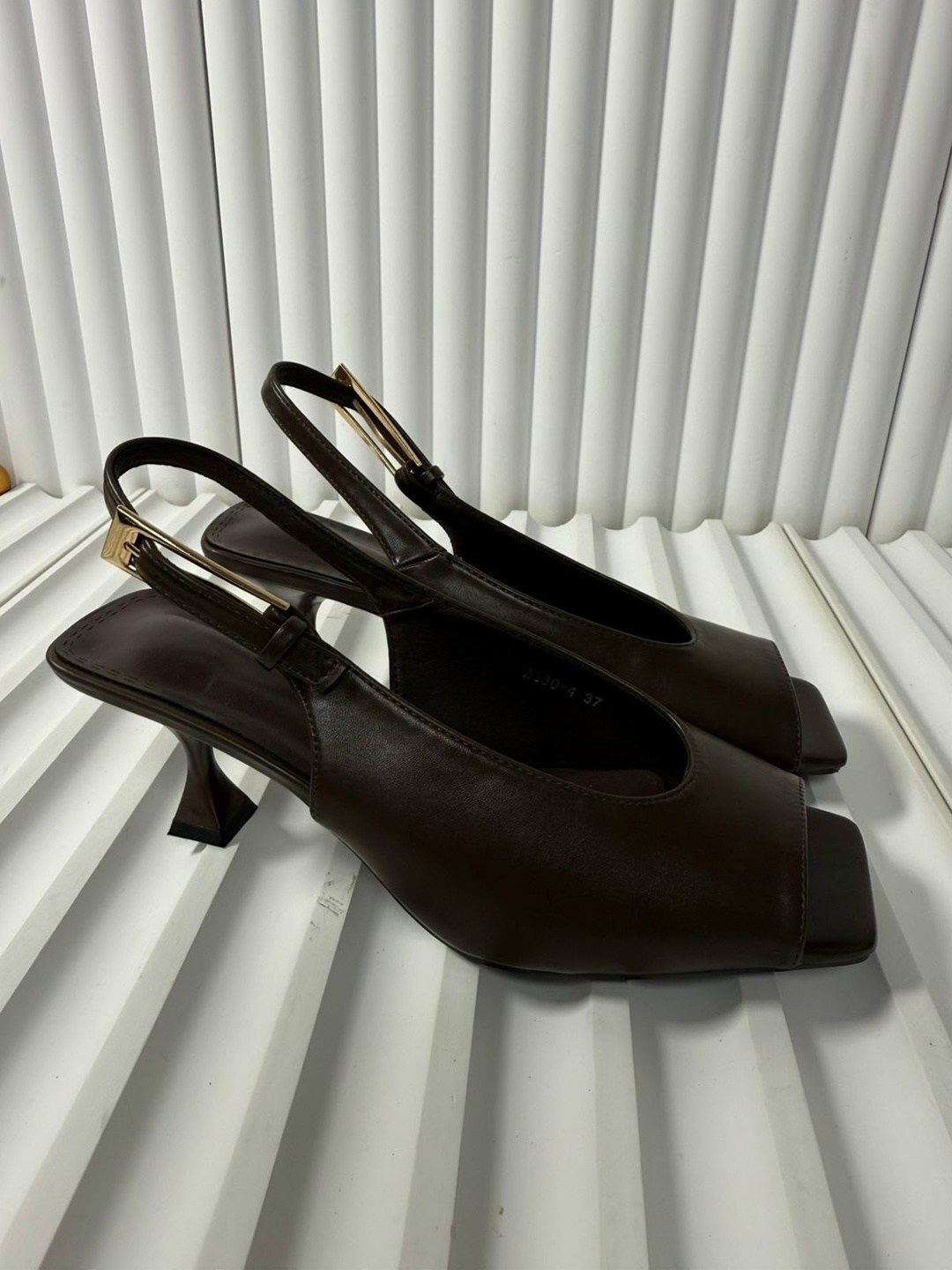 ,туфли фенди,женские туфли лодочки,женские босоножки,женские туфли-лодочки из лакированной кожи на высоком каблуке