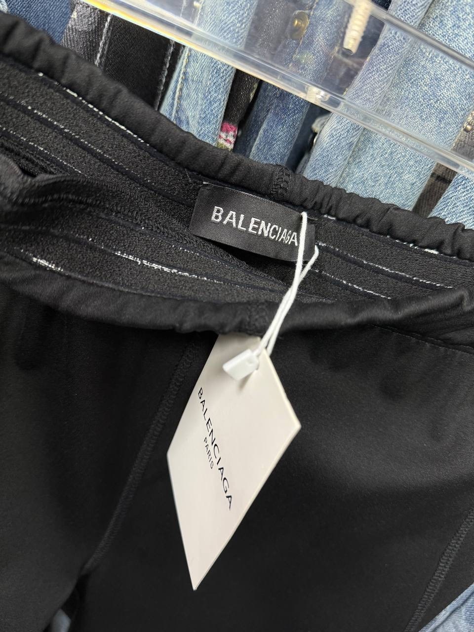 черные спортивные леггинсы balenciaga,леггинсы с логотипом balenciaga,легинсы balenciaga,легинсы спортивные,лосины баленсиага