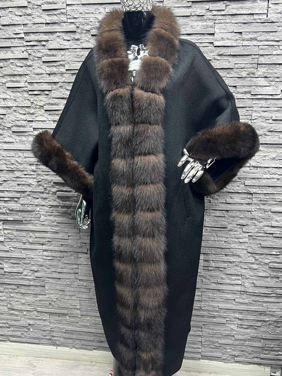 пальто с соболем,пальто из итальянского кашемира с мехом соболя,пальто с соболиным воротником,пальто с мехом соболя,пальто с воротником из соболя
